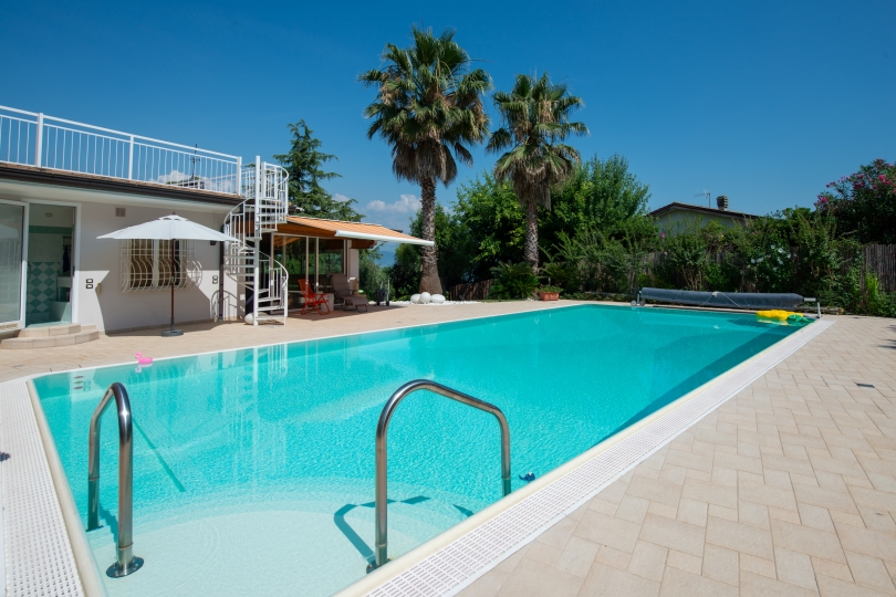 Schöne villa mit Seeblick und privatem Pool 